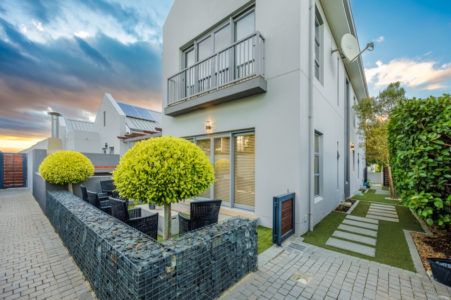 4 Bedroom Property for Sale in Graanendal Western Cape